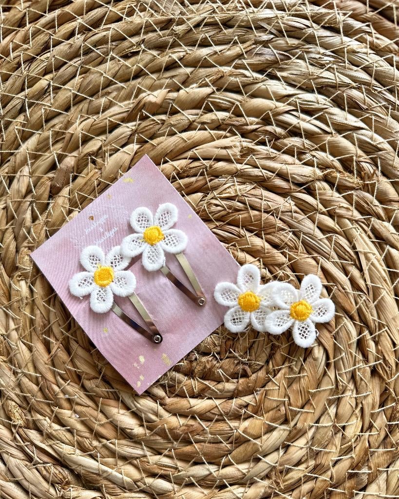 Haarknipjes & haarclipjes set madelief open geborduurd, Kinderen en Baby's, Kindermode-accessoires, Nieuw, Ophalen of Verzenden