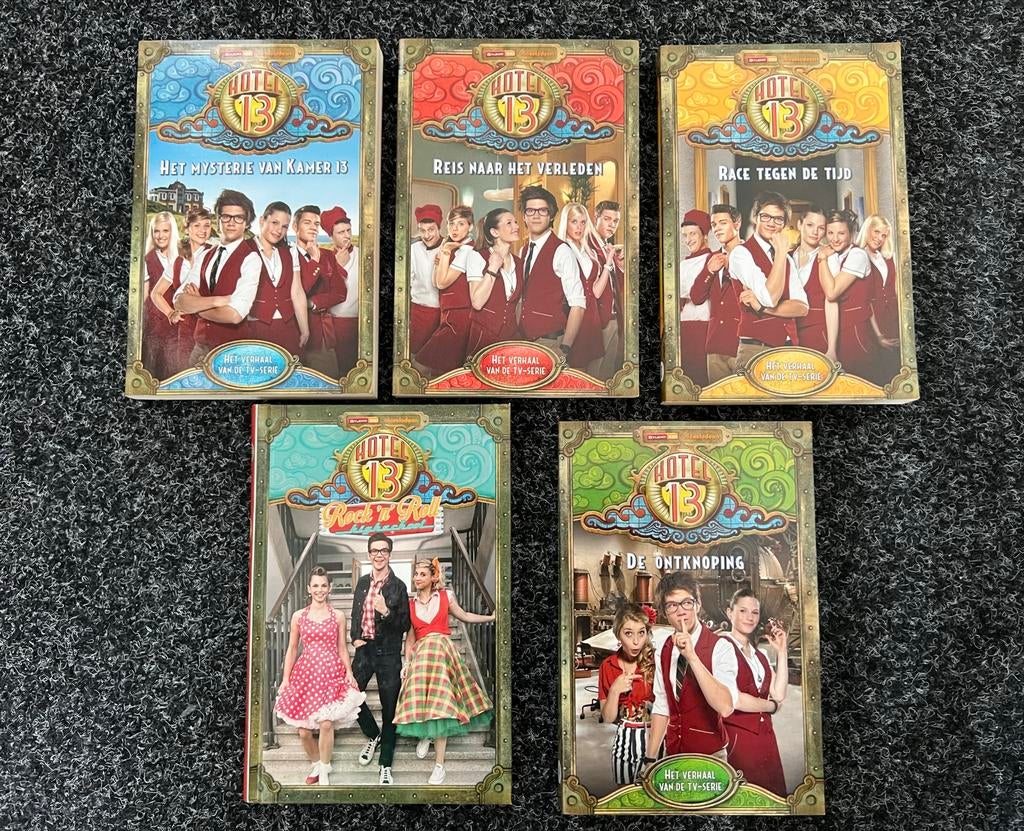 Hotel 13 boeken compleet + rock en roll special, Boeken, Ophalen of Verzenden, Zo goed als nieuw, Fictie algemeen