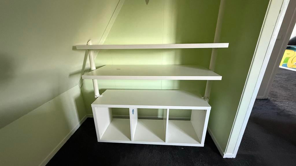 Schuine wand stelling kast met planken, Ophalen, Zo goed als nieuw