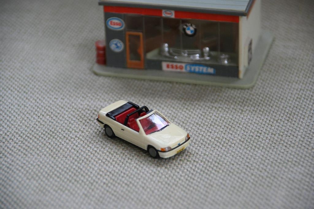 PRALINE 1:87, Ford Escort Ghia cabriolet (26), Ophalen of Verzenden, Zo goed als nieuw, Auto, Overige merken