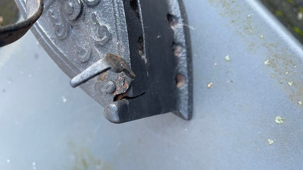 Antiek Strijkijzer voor Gloeiende Kooltjes, Ophalen