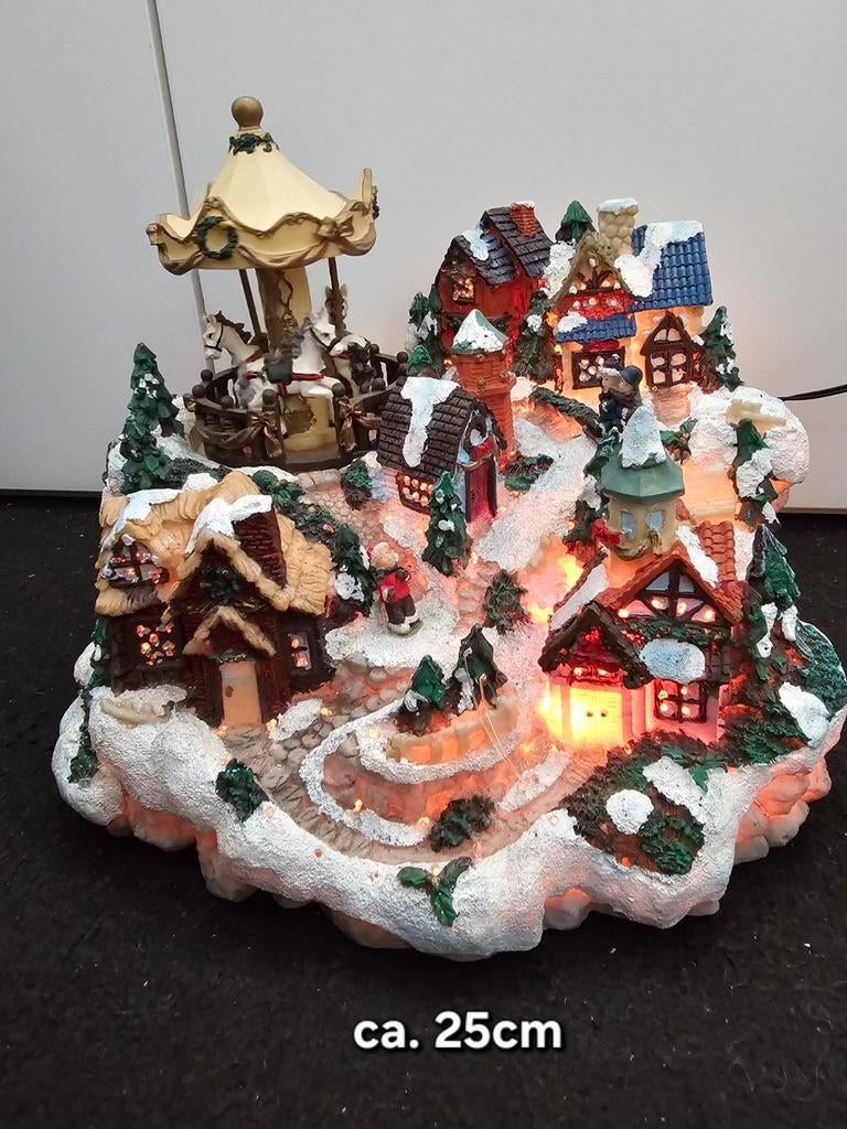 Kersttafereel kerstdorp met licht en geluid met adapter, Diversen, Ophalen of Verzenden, Zo goed als nieuw