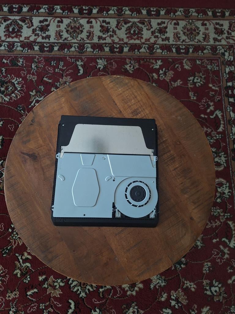 Playstation 4, Minder dan 50 cm, Vierkant, Ophalen of Verzenden, Zo goed als nieuw