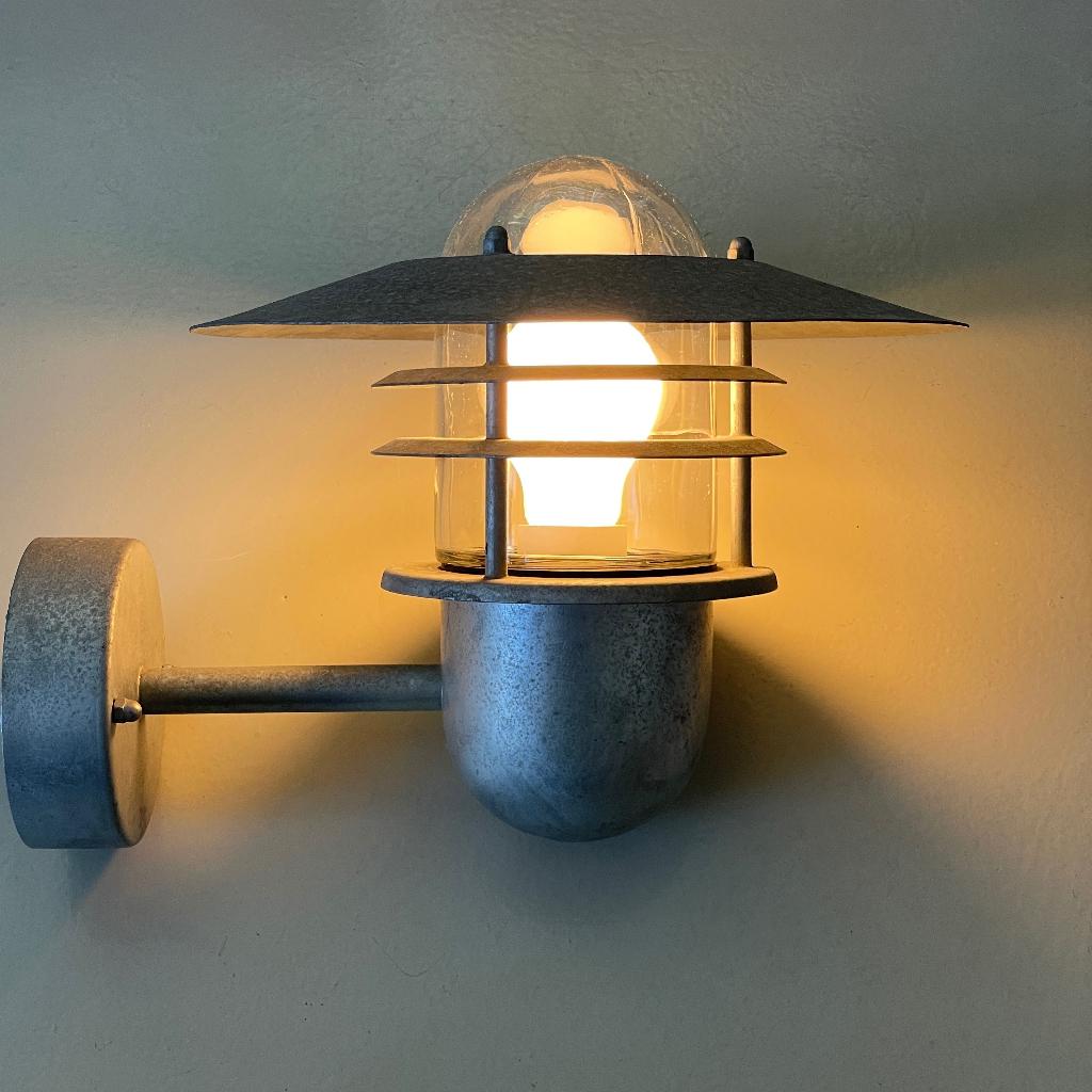 2 zinken BUITENLAMPEN Scandinavië vintage design lamp Deens, Ophalen of Verzenden, Gebruikt, Glas, Retro vintage Scandinavisch design Industrieel Deens Danish