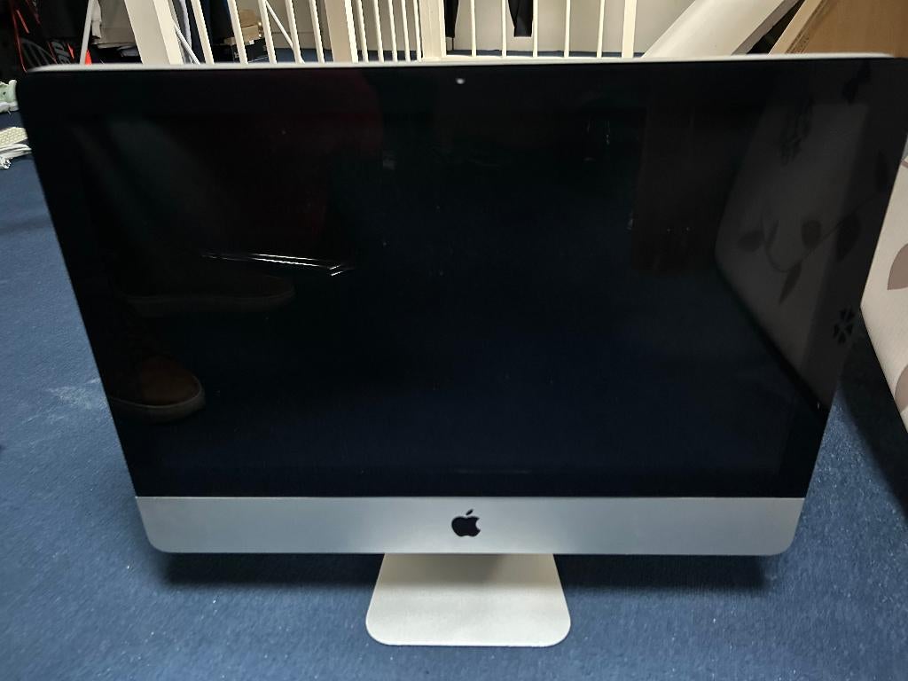 Defecte Apple desktop 21,5 inch A1311 + keyboard en kabel, Computers en Software, Apple Desktops, 21,5 inch, Ophalen, Niet werkend