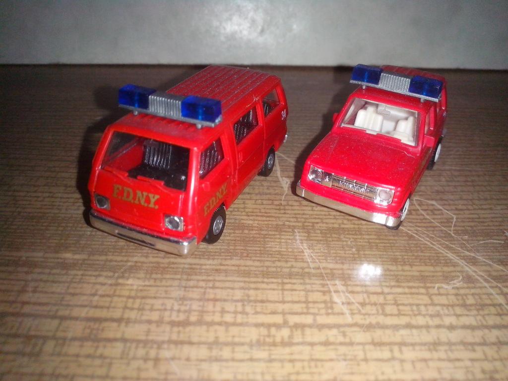 2x Mitsubishi Brandweer Pajero Fire Dep New York + L300 FDNY, Hobby en Vrije tijd, Modelauto's | 1:87, Ophalen of Verzenden, Nieuw