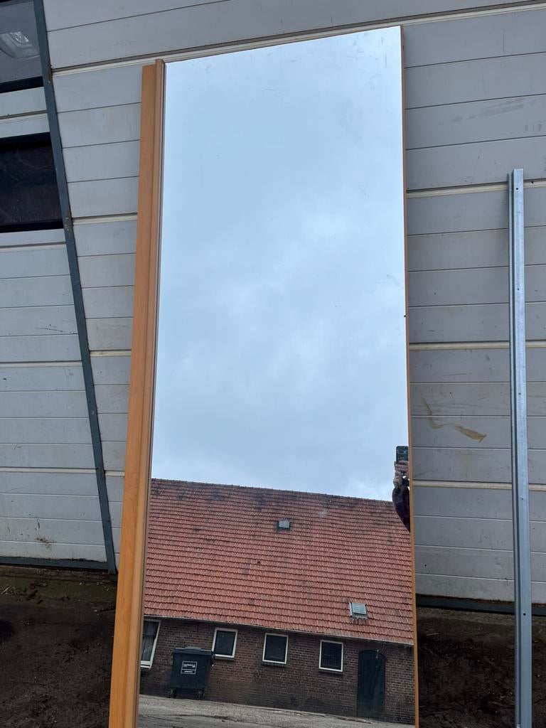 Kastdeur met spiegel, Ophalen, 200 cm of meer, Zo goed als nieuw, 75 tot 100 cm
