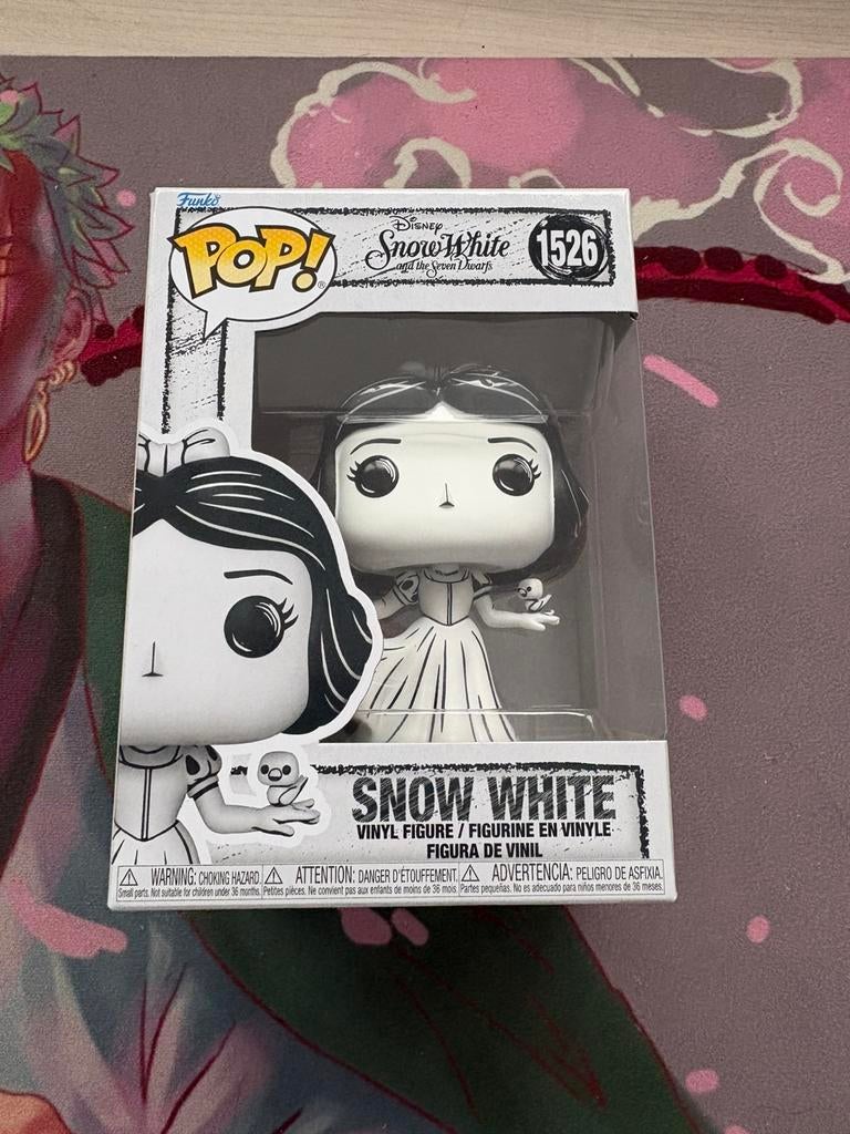 Funko Pop! Disney Sketched - Snow White #1526, Funko Europe, Ophalen of Verzenden, Zo goed als nieuw, 4th floor, 1 Queen Caroline St, London W6 9YN, Verenigd Koninkrijk