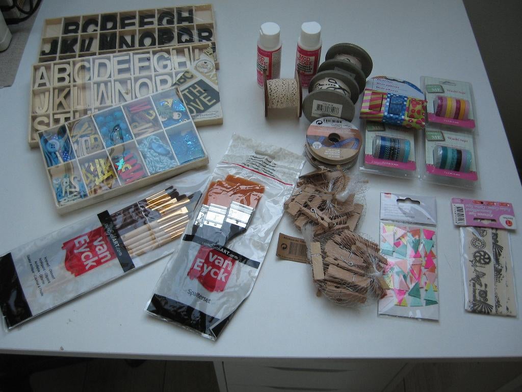 Doos met nieuwe knutsel spullen €10,00 zie foto, Ophalen of Verzenden, Nieuw, Knutselwerk