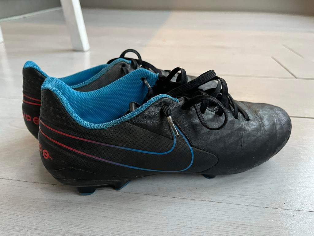 Nike voetbalschoenen maat 43, Gebruikt, Sportschoenen, Ophalen of Verzenden, Jongen