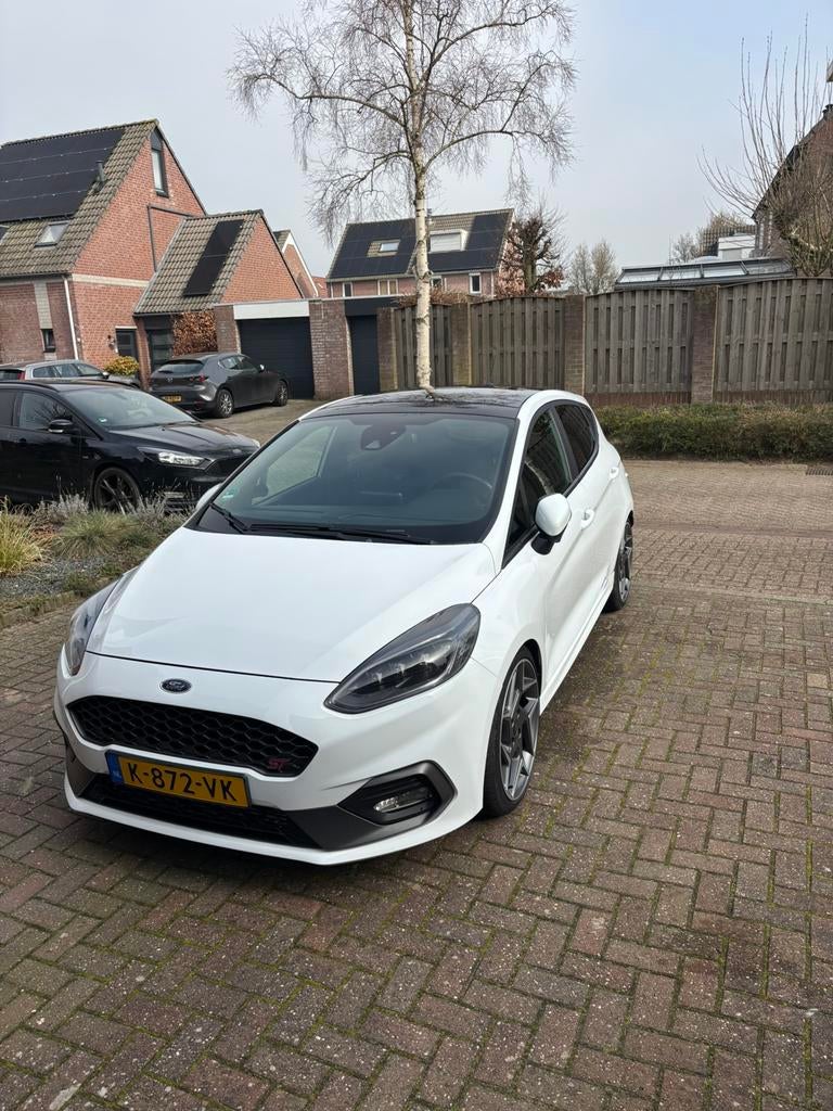 Ford Fiesta 1.5 200pk 5dr 2019 Wit met afneembare trekhaak, Voorwielaandrijving, Wit, 1183 kg, Handgeschakeld