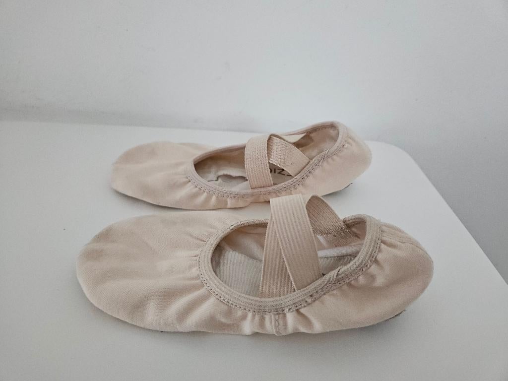 Stoffen balletschoentjes van Capezio in maat 28, Ophalen of Verzenden, Gebruikt, Schoenen