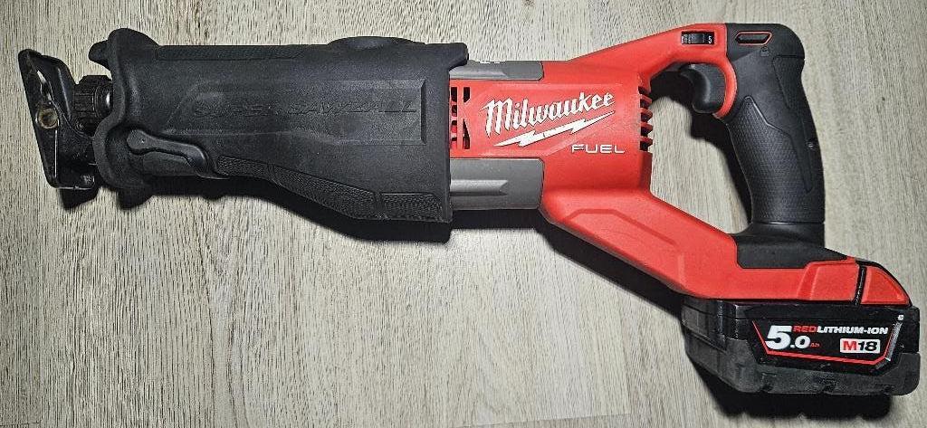 Milwaukee FSX reciprozaag + Accu M18 B5 5.0 Ah, Gebruikt, 70 mm of meer, 600 tot 1200 watt, Ophalen of Verzenden