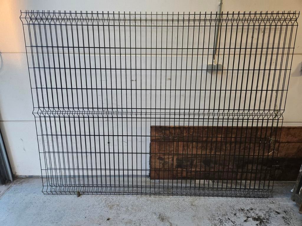 Zwart hekwerk met palen, Ophalen