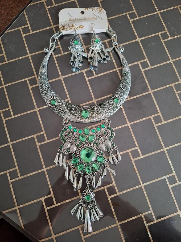 Vintage Groene Edelsteen Ketting & Oorbellen Set, Overige materialen, Nieuw, Ophalen of Verzenden, Met edelsteen