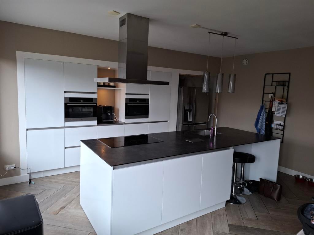 Moderne keuken met kookeiland en Pelgrim apparatuur, Ophalen, Gebruikt, Composiet, Met kookeiland