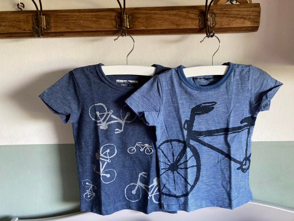 2x t-shirt mt 86 blauw Next, Ophalen of Verzenden, Zo goed als nieuw, Jongetje, Shirtje of Longsleeve