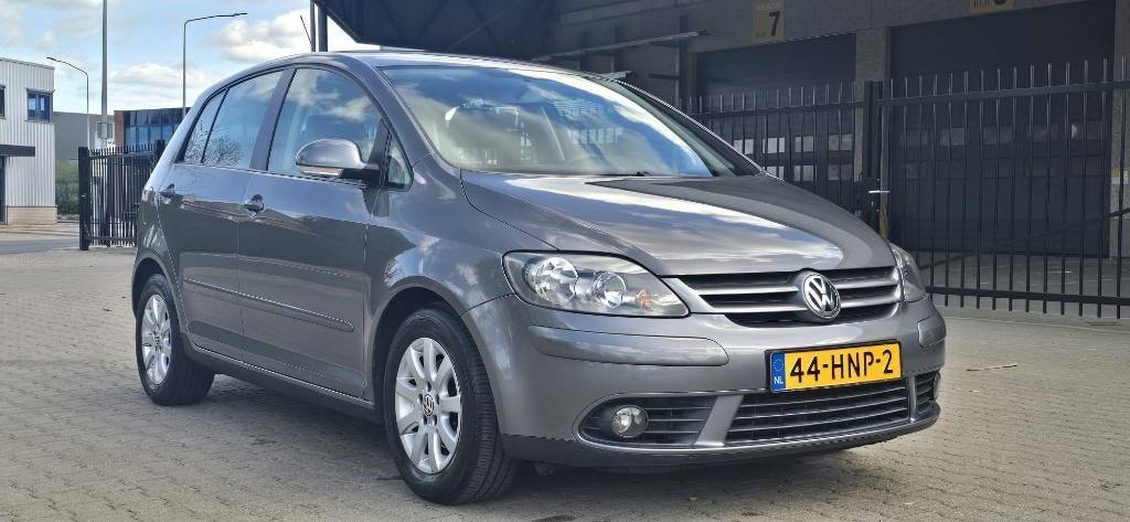 Te koop: Volkswagen Golf Plus 1.6 75KW AUT 2005 Grijs., Stof, 1321 kg, 4 cilinders, 1200 kg