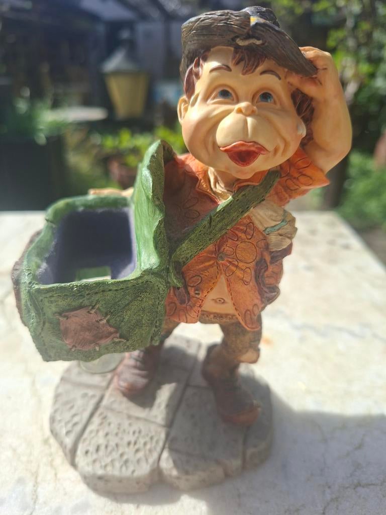 Laaf uit de Efteling. Handgeschilderd.  Laaf met mand, Ophalen of Verzenden, Zo goed als nieuw, Beeldje of Poppetje