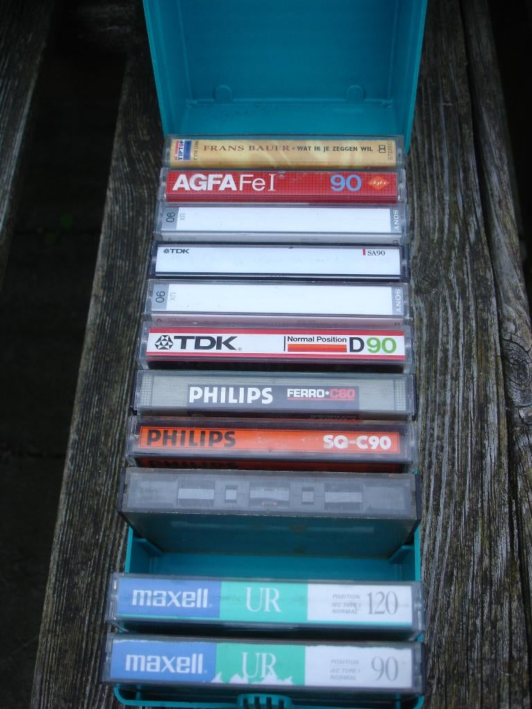 11 x cassettebandje + opberg box, Ophalen, Gebruikt, 2 t/m 25 bandjes, Overige genres