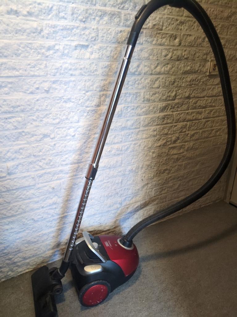 Bestron Furbo stofzuiger - Rood/Zwart, Gebruikt, Stofzak, Gebruikt, Stofzuiger, Ophalen of Verzenden