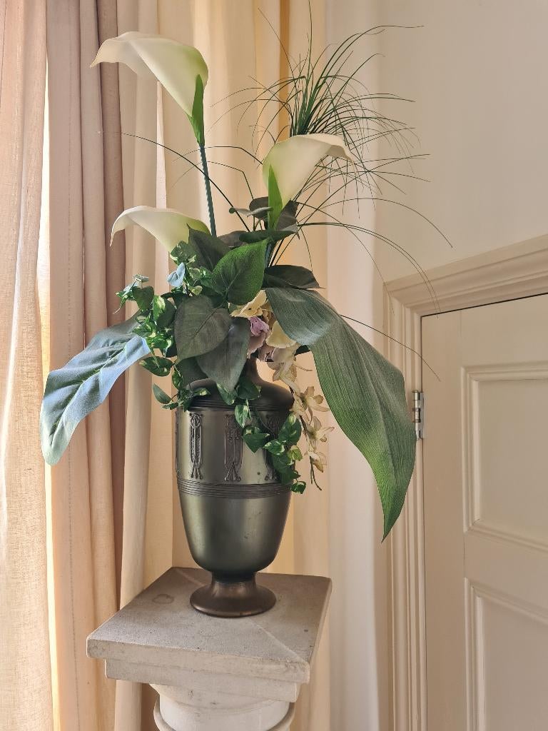 Vaas plus kunstbloemen, Huis en Inrichting, Woonaccessoires | Vazen, Overige materialen, Overige kleuren, Ophalen of Verzenden