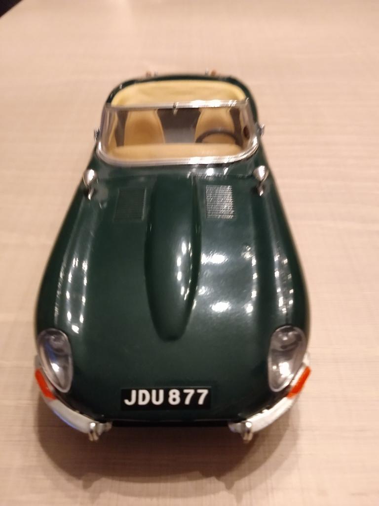 Jaguar E-type Bburago 1:18. (1961) Nieuwstaat, Ophalen of Verzenden, Zo goed als nieuw, Auto, Bburago