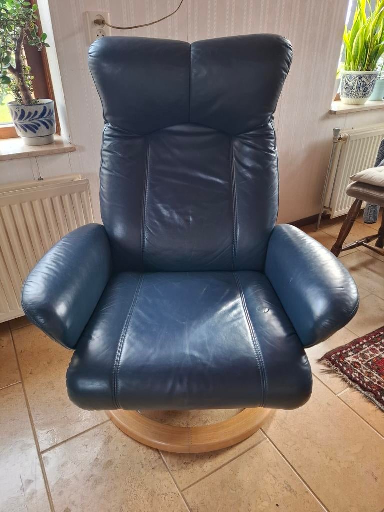 Mooie blauw leren fauteuil te koop, Huis en Inrichting, Fauteuils, Ophalen, Zo goed als nieuw, Modern, Leer