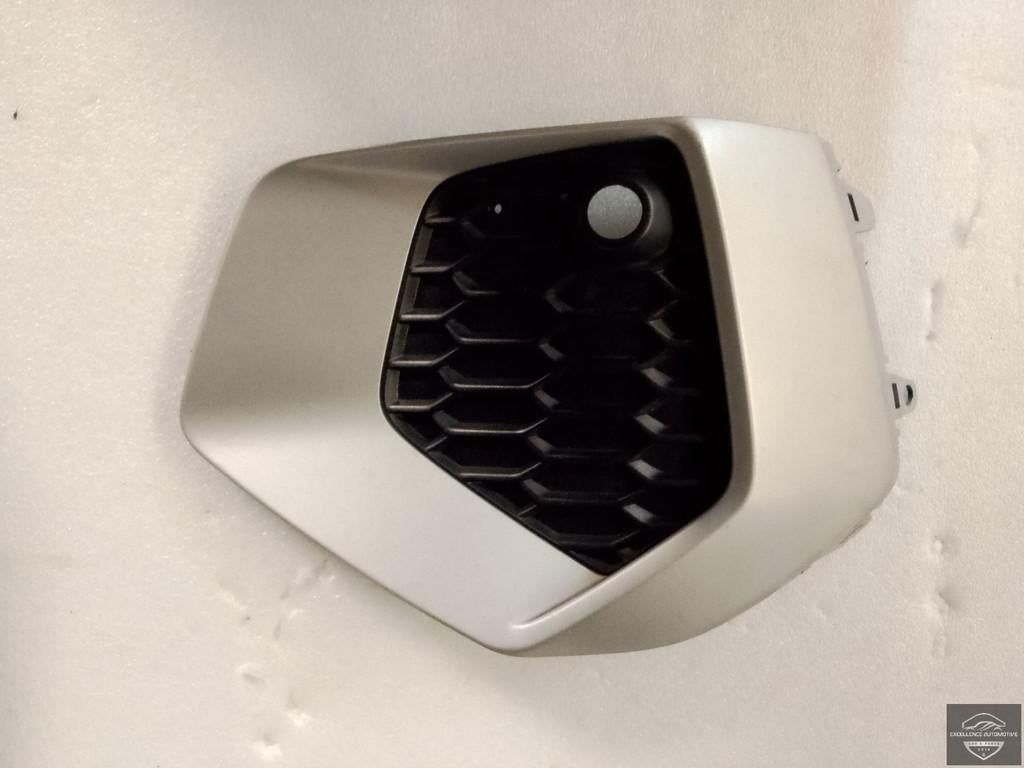 Audi A3 8Y 2020+ Voorbumper rooster Rechts 8Y0807954, Gebruikt, Auto-Union-Strasse 1
85045  Ingolstadt, DE, Kundenbetreuung@audi.de