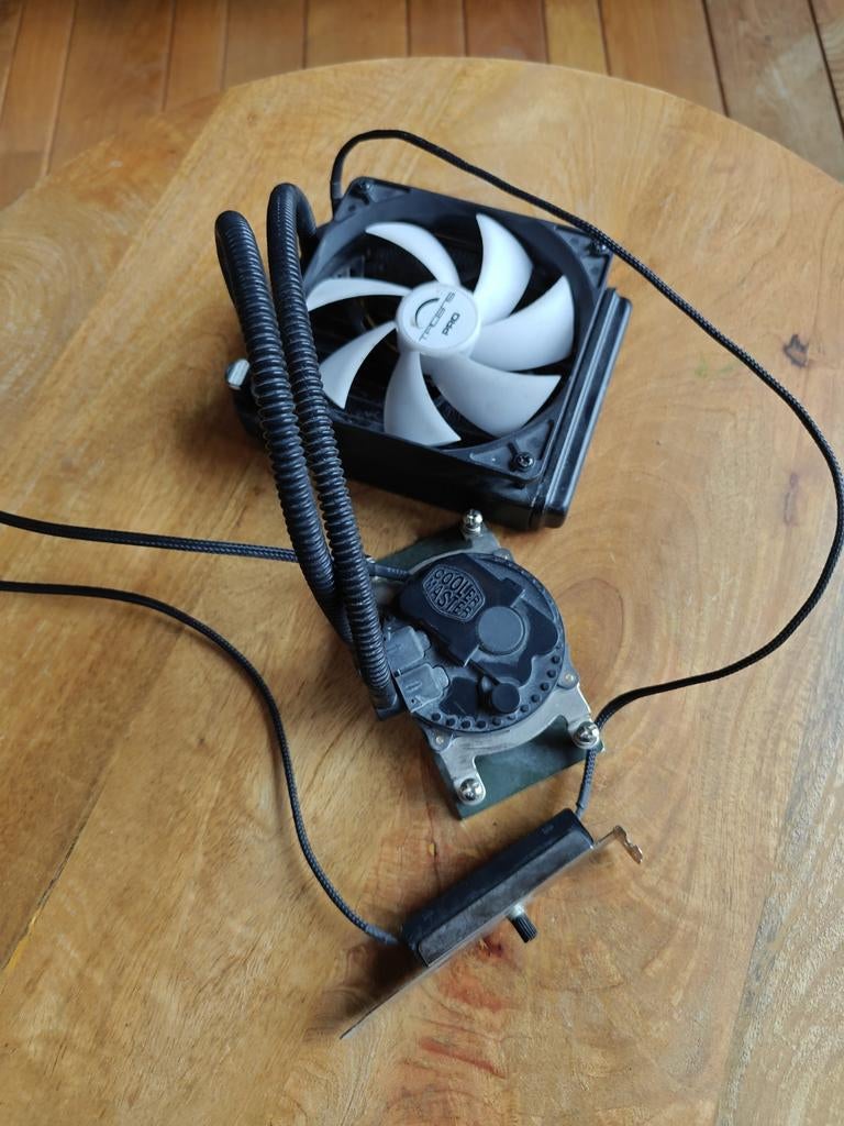 Cooler Master Waterkoeling met fan, Ophalen of Verzenden, Gebruikt, Waterkoeling