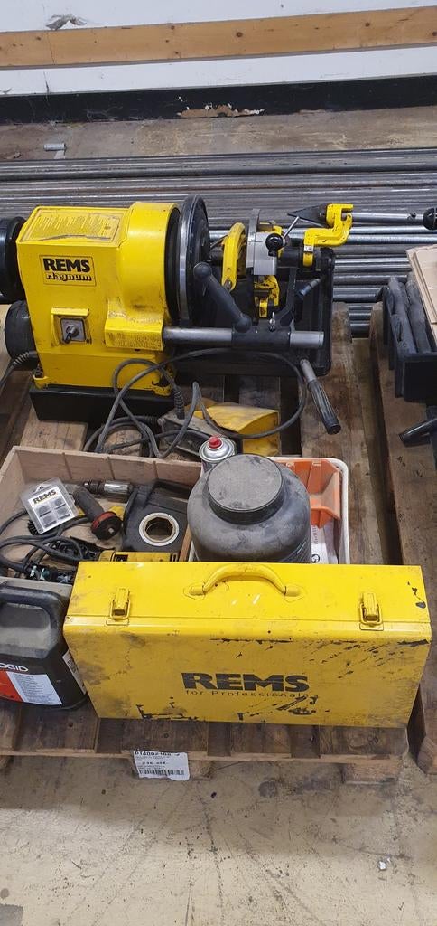 Magnum 2010 LT draadsnijmachine 240V  moet weg, Ophalen, Onbekend, Onbekend, Magnum