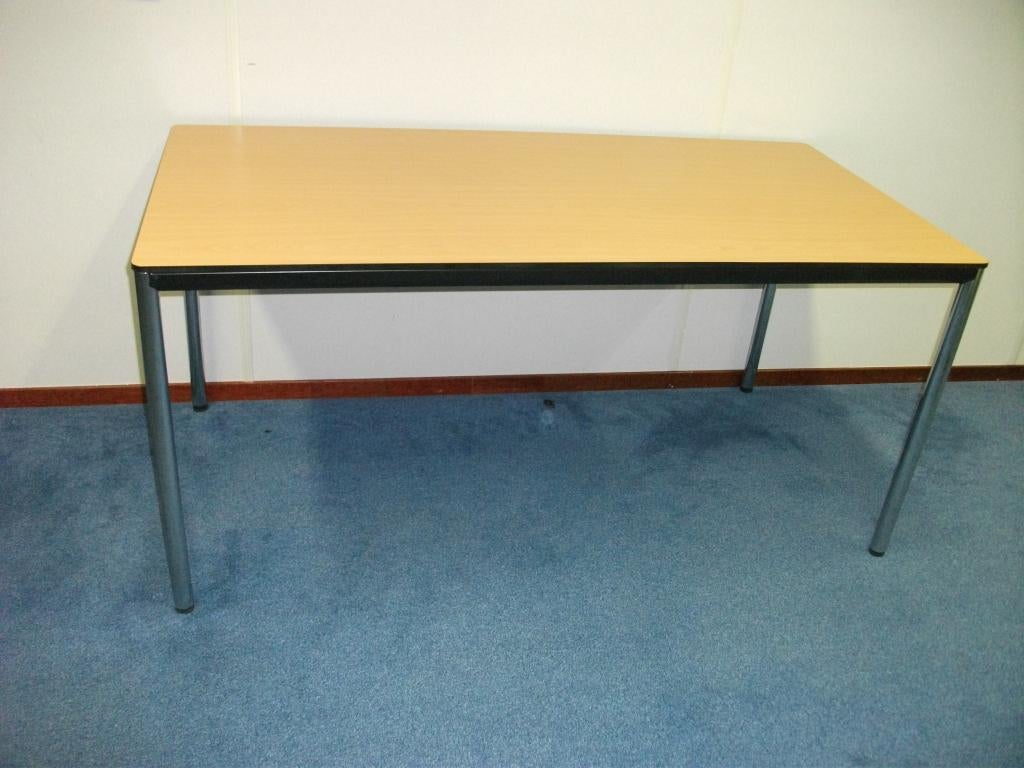 Kantine, inpak atelier, sta, en conferentie tafels, Ophalen, Gebruikt, -, -