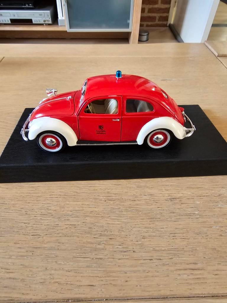 TE KOOP MOOIE MAISTO VOLKSWAGEN 1951 FEUERWEHR SCHAAL1:18, Hobby en Vrije tijd, Modelauto's | 1:18, Ophalen of Verzenden, Zo goed als nieuw