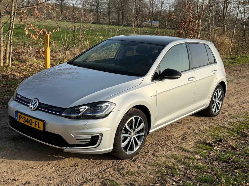 VW E-Golf Warmtpepomp, Keyless, Digitaal Dashboard, 80dkm, Auto's, Volkswagen, Zwart, Elektrisch, 1515 kg, Te koop