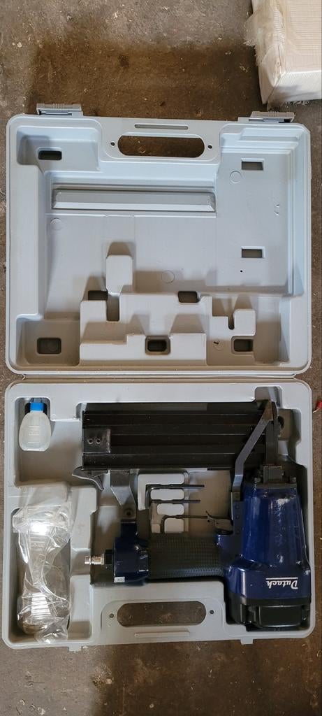 Dutack tacker nietmachine met 5000 nagels,compleet in koffer, Ophalen, Gebruikt