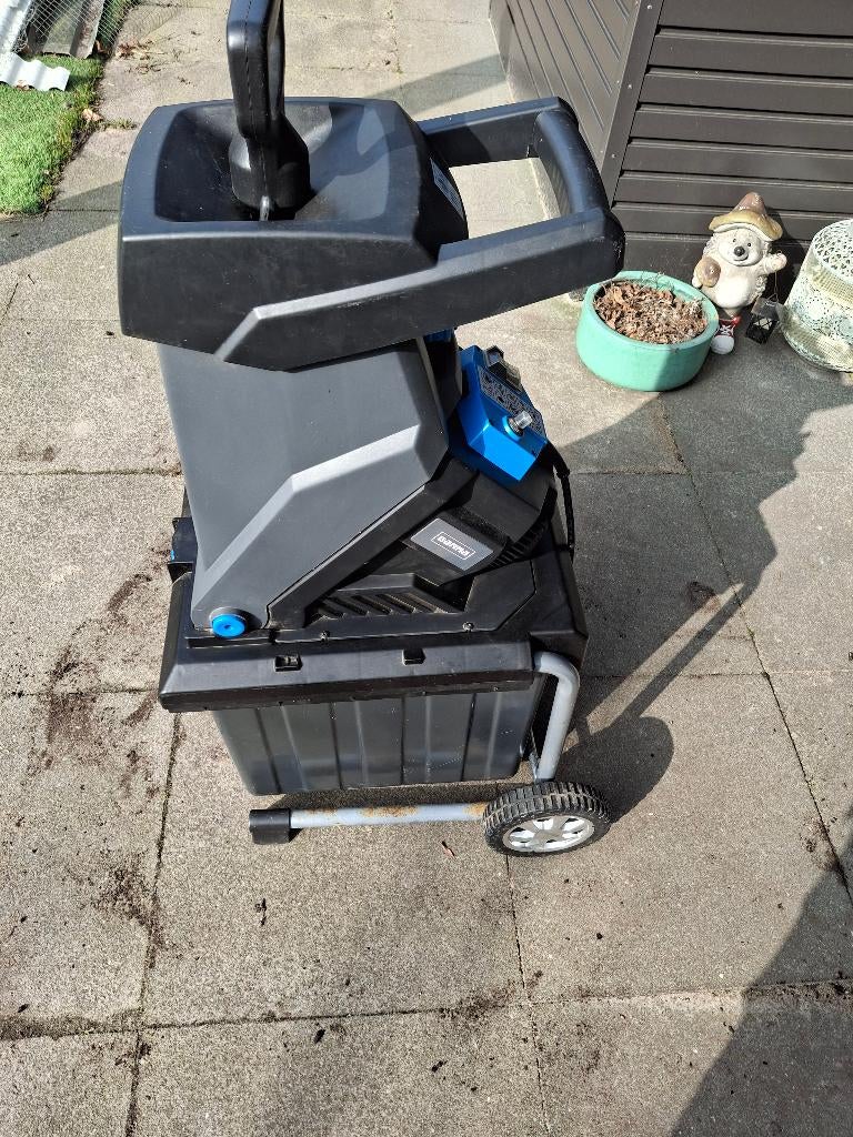 Gamma takkenversnipperaar / hakselaar 2500W H-2500K, Tuin en Terras, Hakselaars, Ophalen, Gebruikt, Elektrisch, Met opvangbak