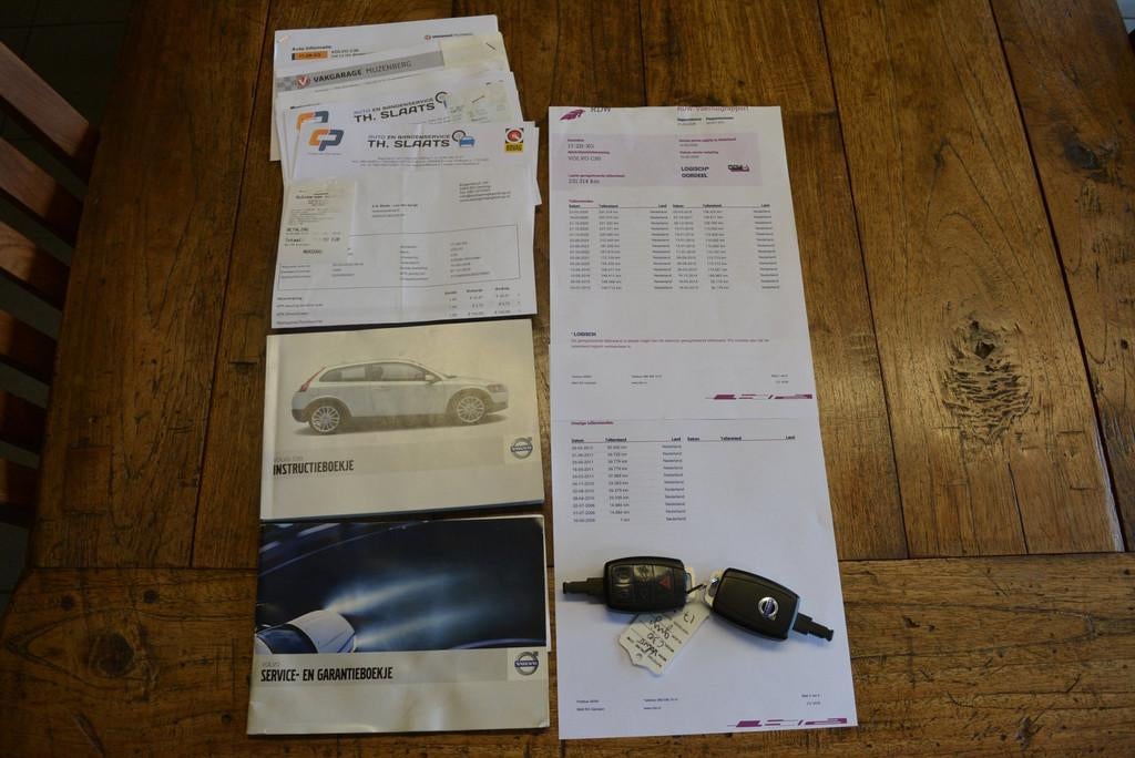 Volvo C30 1.6 Momentum | Airco | Electr. Pakket | Trekhaak |, Voorwielaandrijving, 1596 cc, 4 cilinders, 4 stoelen