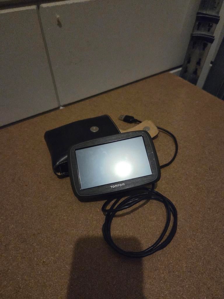 Tomtom navigatiesysteem met lederen hoes, Ophalen of Verzenden, Gebruikt