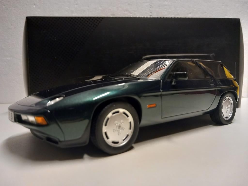 Porsche 928 S Kombi Artz darkgreen 1979 KRD 1:18, Ophalen of Verzenden, Zo goed als nieuw, Auto, Overige merken