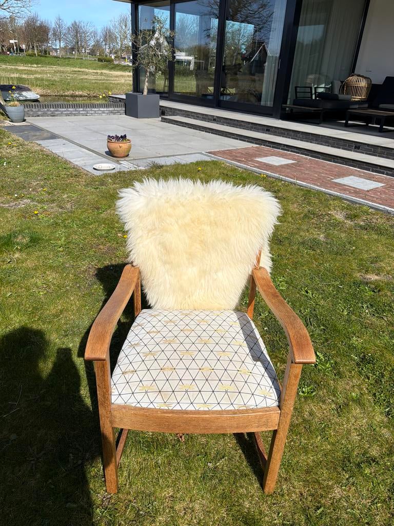 Brocante stoel met schapenvacht, Ophalen of Verzenden