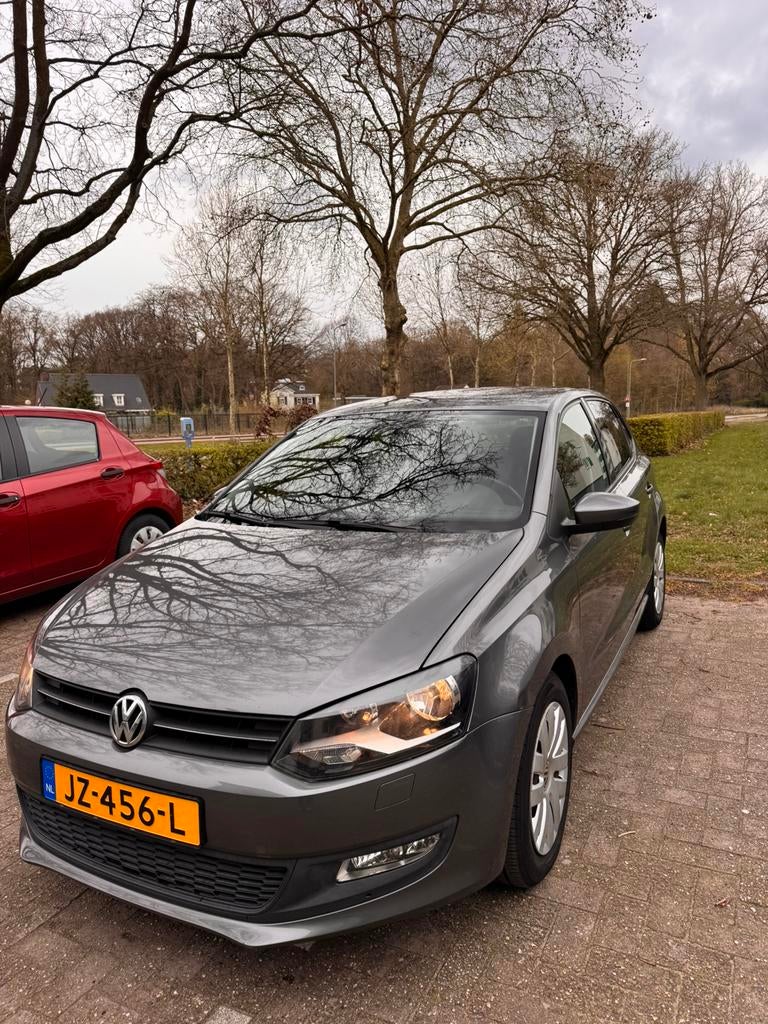 Volkswagen Polo 1.4 16V FSI 63KW 2011 Grijs, Voorwielaandrijving, 970 kg, 40 €/maand, Zwart