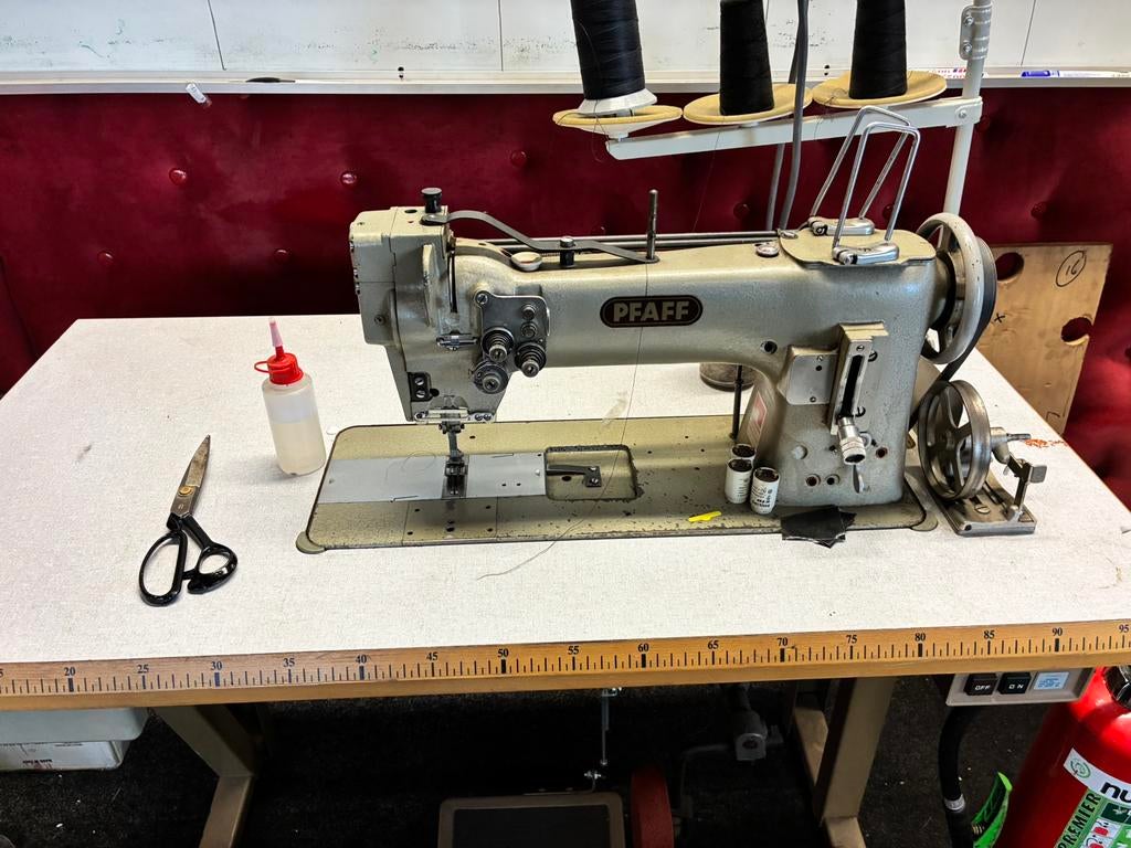 Industrieele dubbel naalds naaimachine., Ophalen, Naaimachine, Industrieel, Gebruikt