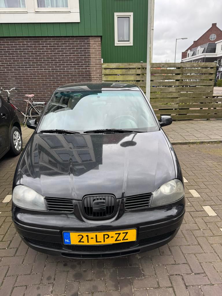 Seat Arosa 1.4 44KW 2003 Zwart, Auto's, Seat, Voorwielaandrijving, 450 kg, 31 €/maand, 4 stoelen