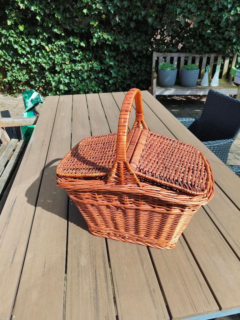 rieten draagmand met kleppen, Ophalen, Mand, Zo goed als nieuw, Riet