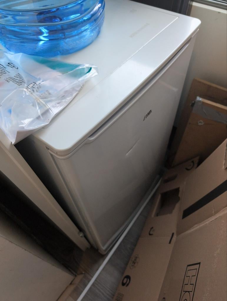 Compacte Etna koelkast, Minder dan 75 liter, 45 tot 60 cm, Ophalen, 85 tot 120 cm