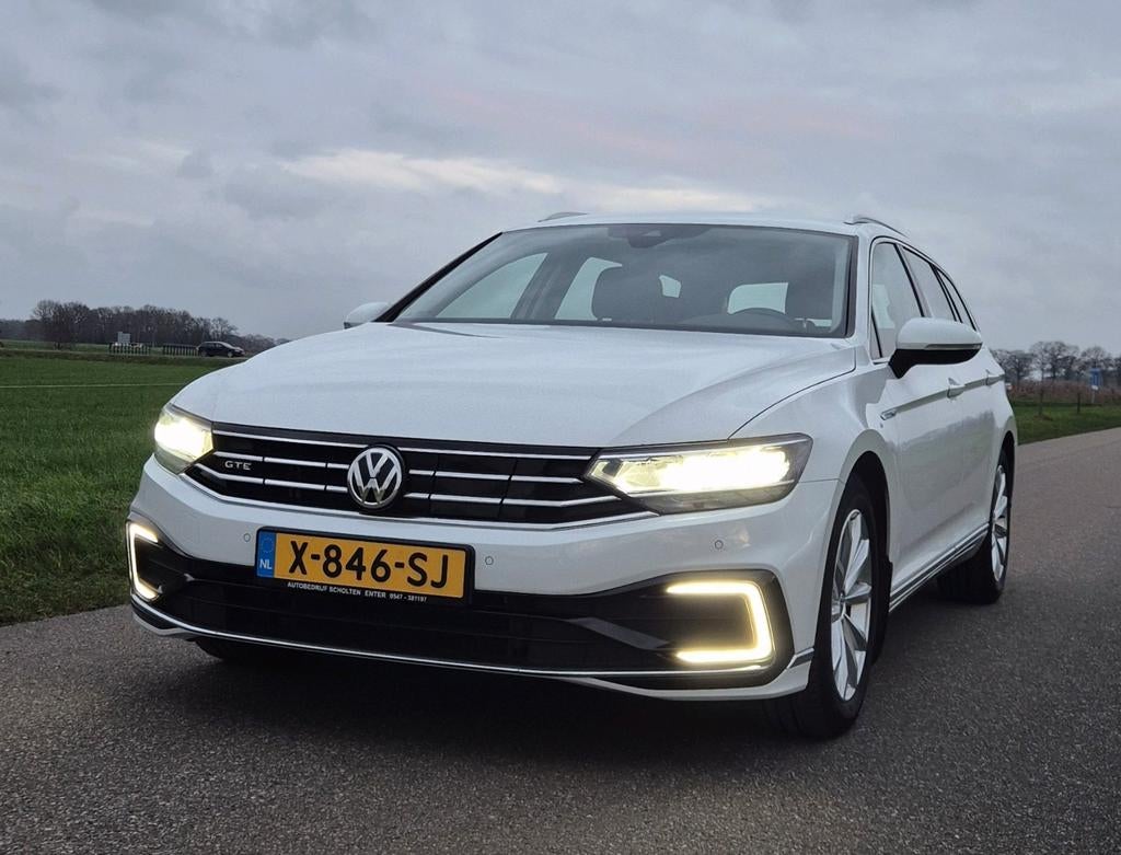 Volkswagen Passat 1.4 TSI Phev 218pk 6-DSG 2019 model 2020, Zwart, 4 cilinders, Wit, Plug-in hybride
