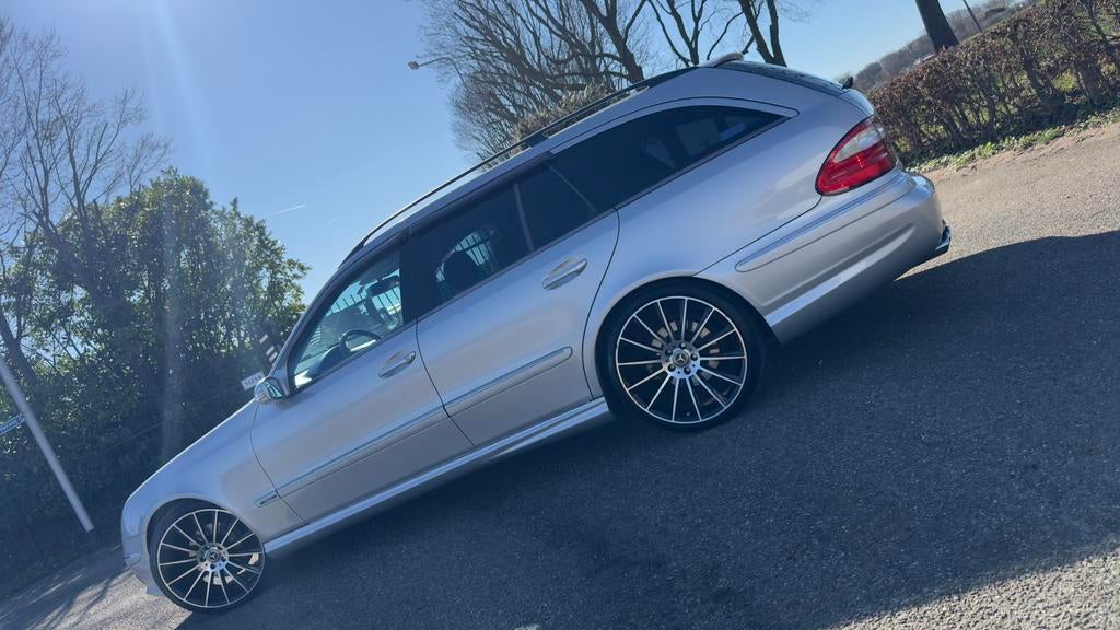 Mercedes-Benz E500 (W211) Avantgarde, Automaat, Zwart, Stationwagon, 750 kg