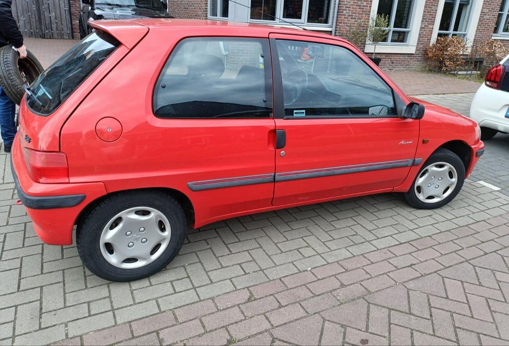 Peugeot 106 1.1 Accent 1998 Rood, Auto's, Peugeot, Voorwielaandrijving, 4 cilinders, 400 kg, Origineel Nederlands