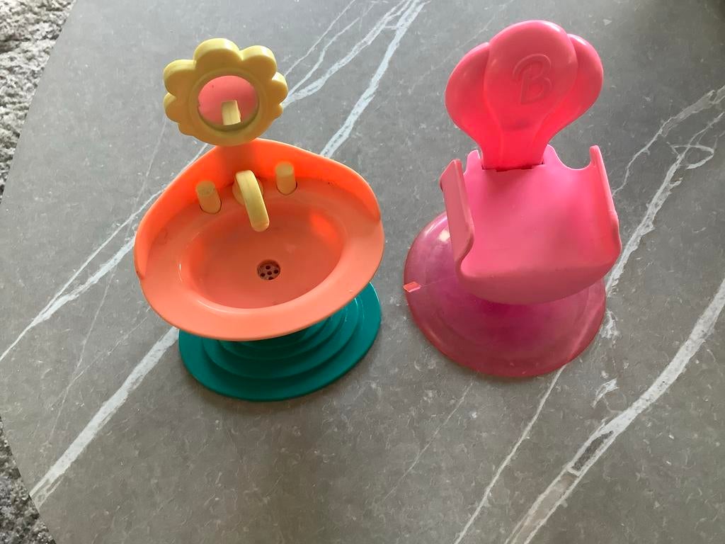 Barbie wastafel en  speelset simba en barbie, Ophalen of Verzenden, Gebruikt