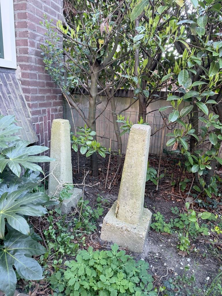 Twee betonnen palen, Ophalen, Gebruikt, Overige materialen, Overige typen